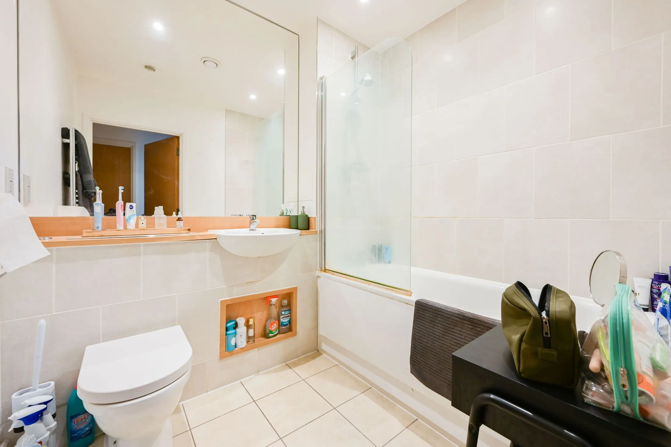 Flat Harston Walk in Greater London