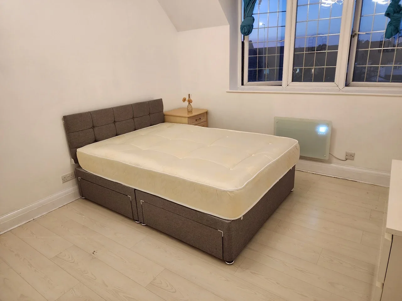Flat Great West Road in Greater London