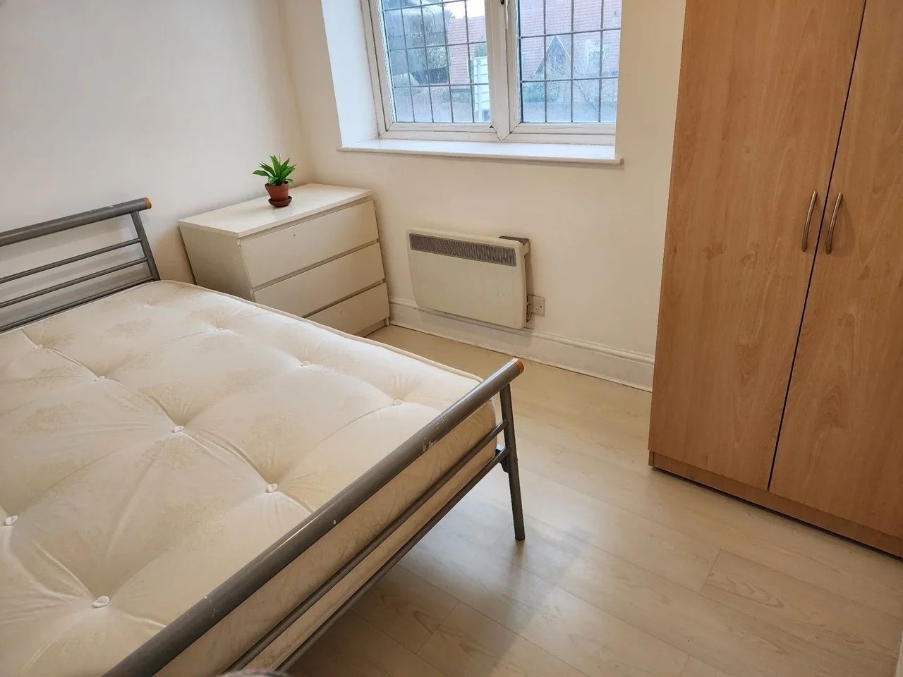 Flat Great West Road in Greater London
