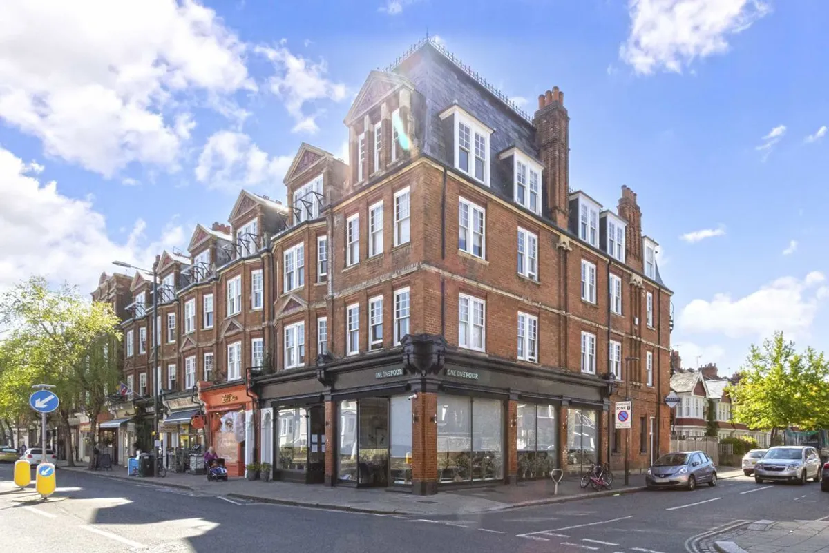 Flat High Street in Greater London