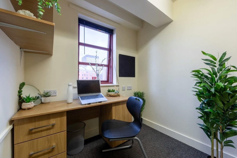 Room Lower Chatham Street in Manchester