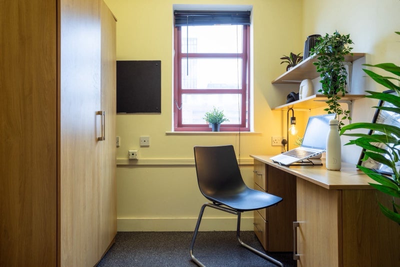 Room Lower Chatham Street in Manchester