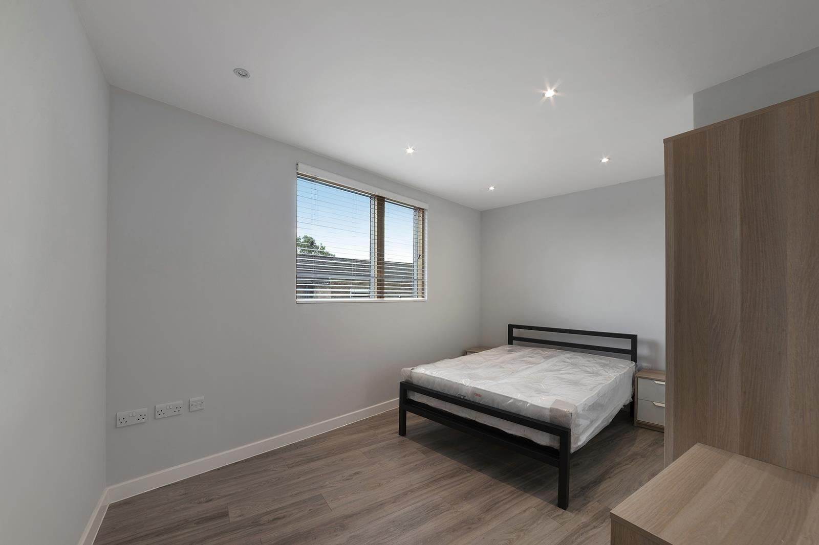 Flat Dane Place in Greater London