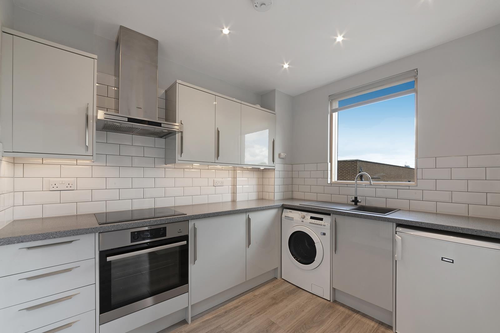 Flat Dane Place in Greater London