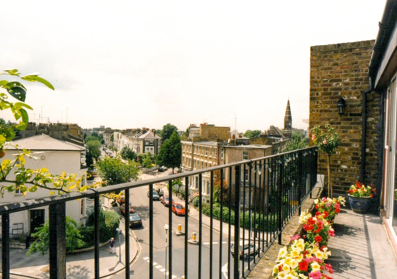 Flat Sinclair Gardens in Greater London