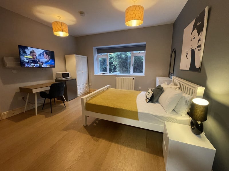 Room Himley Road in Dudley