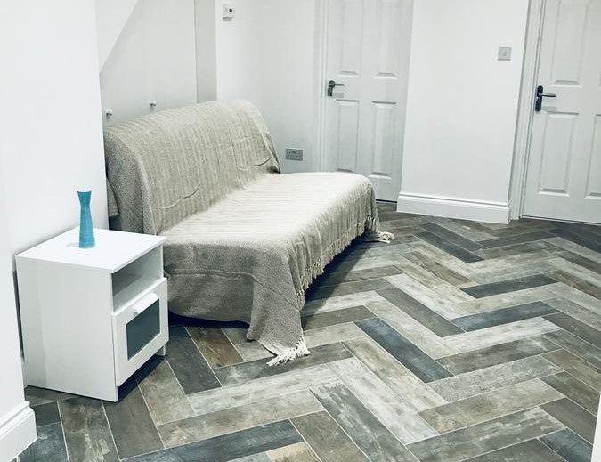 Room Louise Road in Greater London