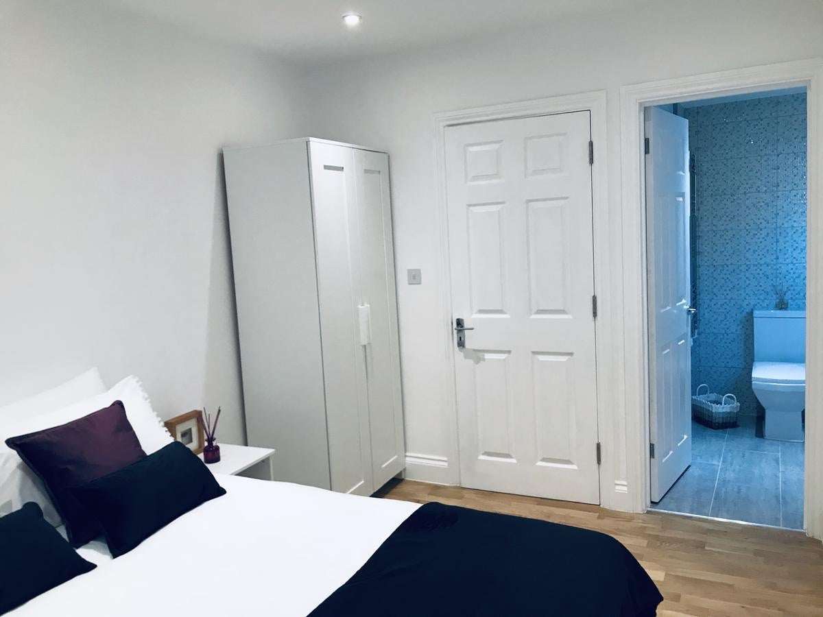 Room Louise Road in Greater London