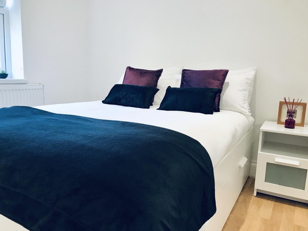 Room Louise Road in Greater London