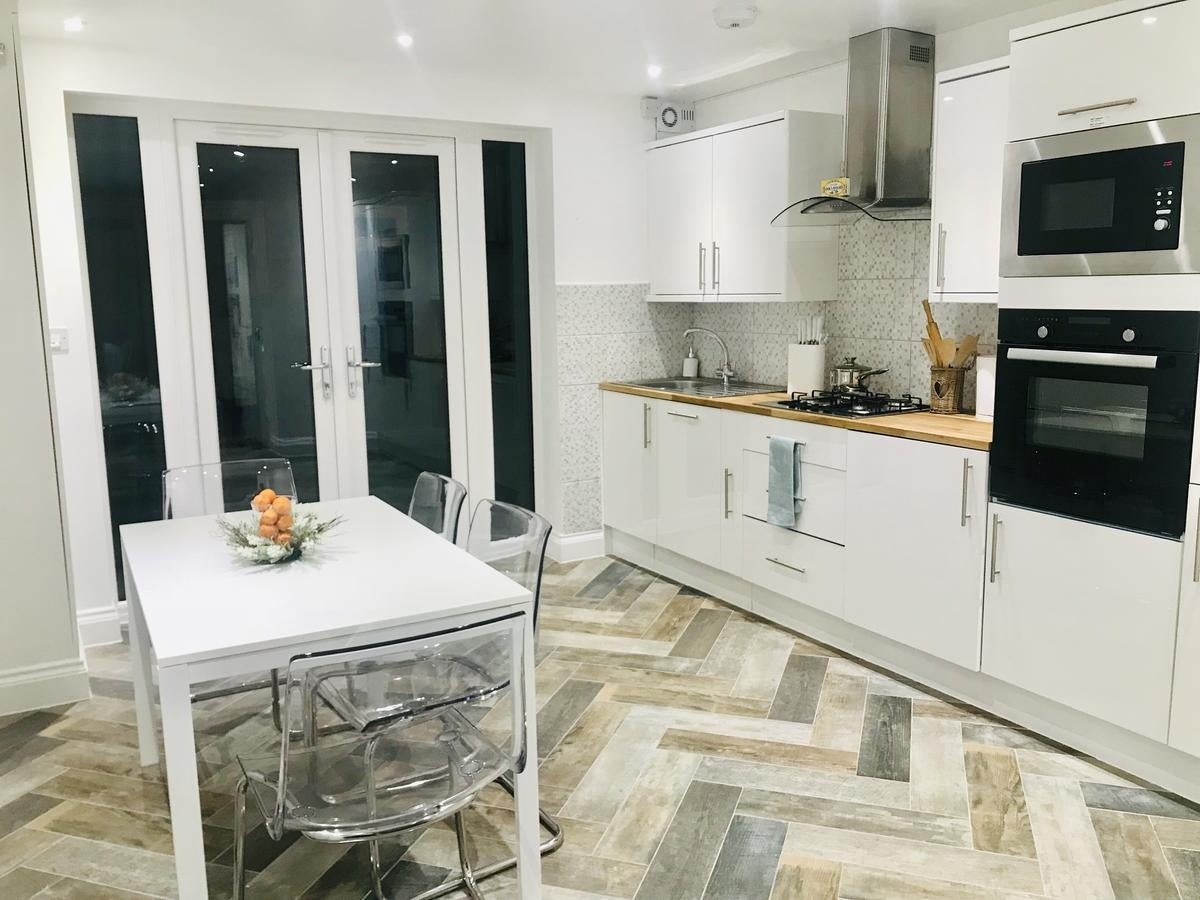 Room Louise Road in Greater London