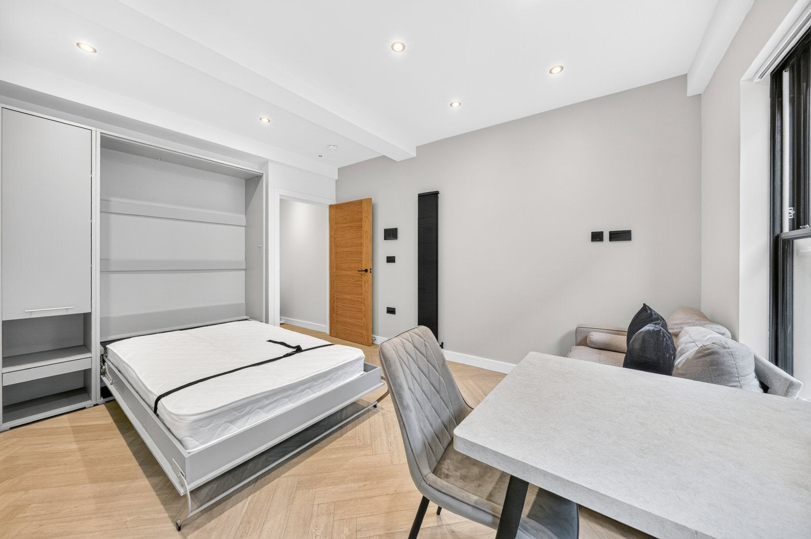 Flat Long Lane in City of London