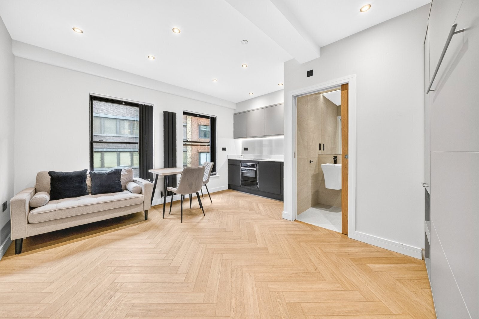 Flat Long Lane in City of London