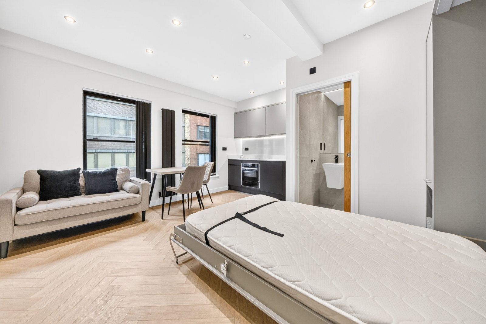 Flat Long Lane in City of London