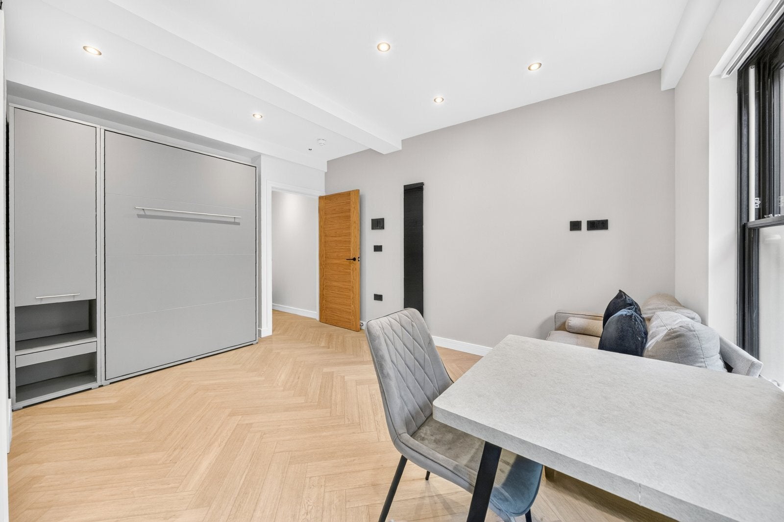 Flat Long Lane in City of London