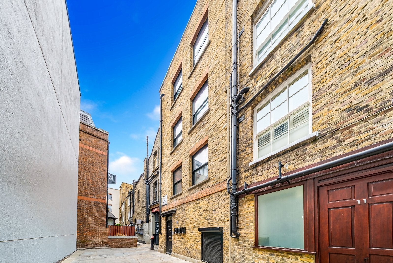 Flat Long Lane in City of London