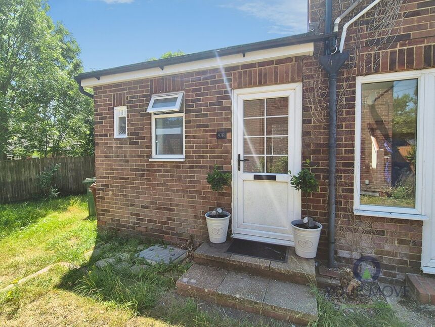 Flat South Road in Wealden