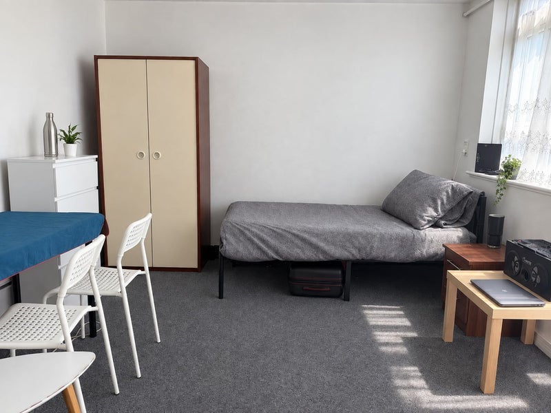 Room Rosslyn Road in Greater London