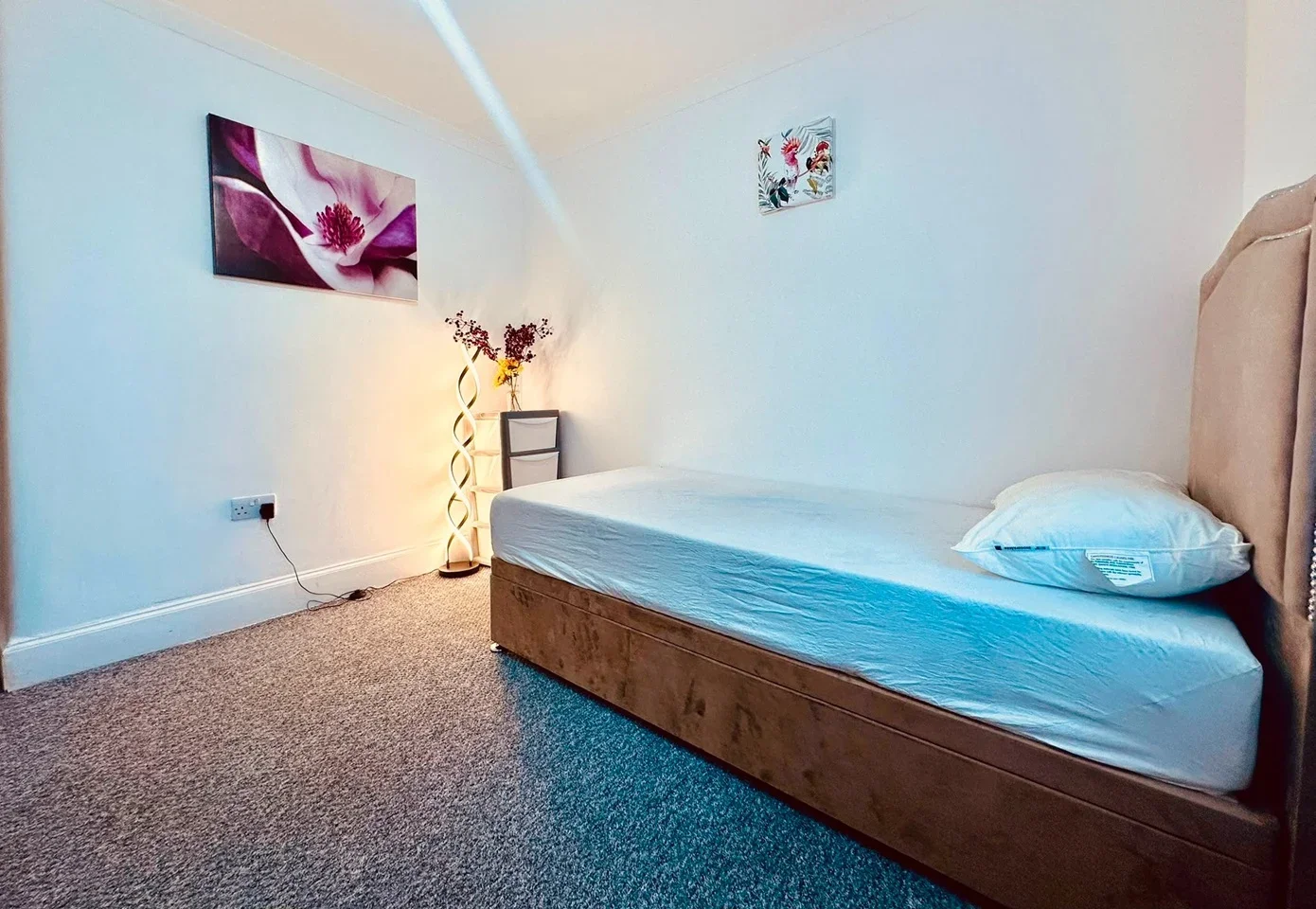 Room Garnet Road in Greater London