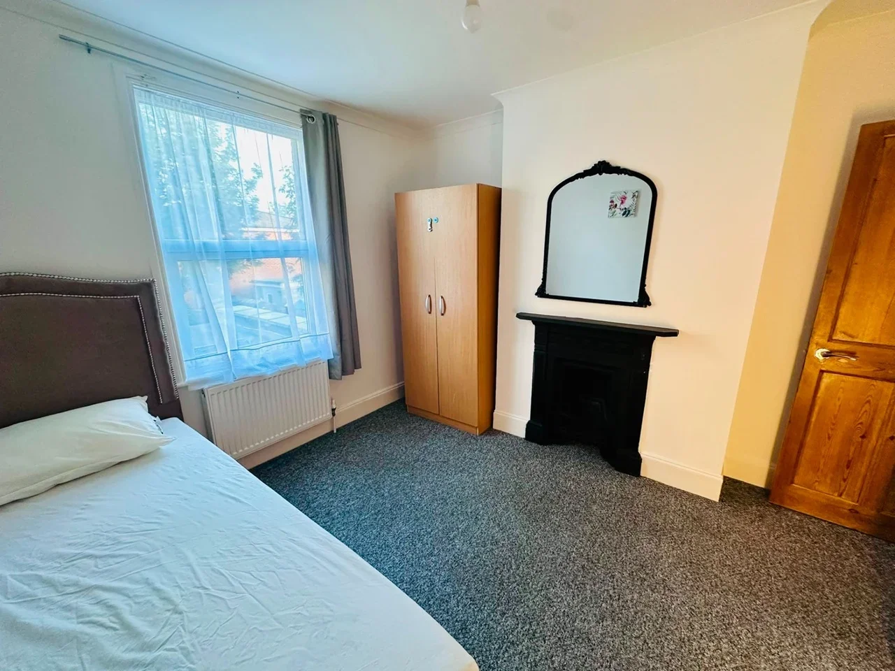 Room Garnet Road in Greater London