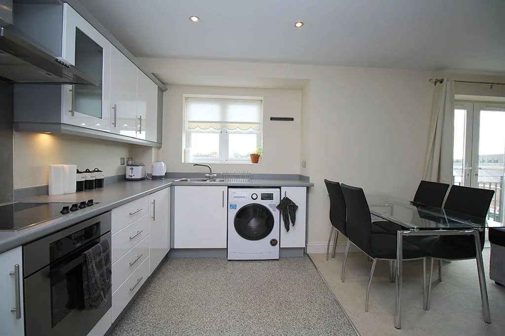 Flat Manor Gardens Close in Charnwood