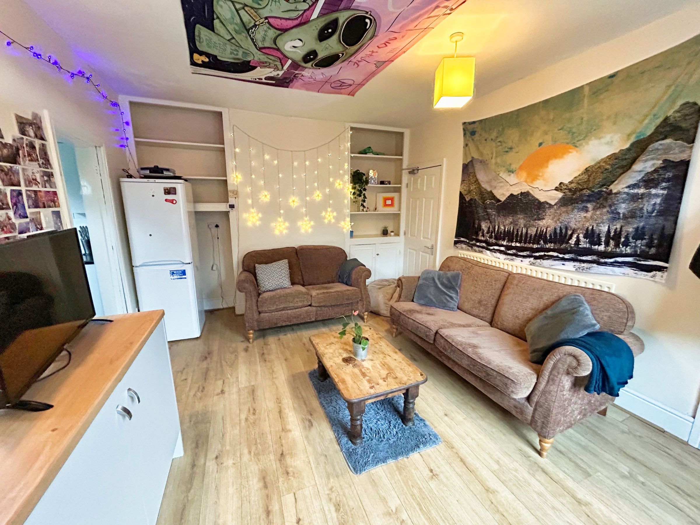 Room Harefield Road in Sheffield