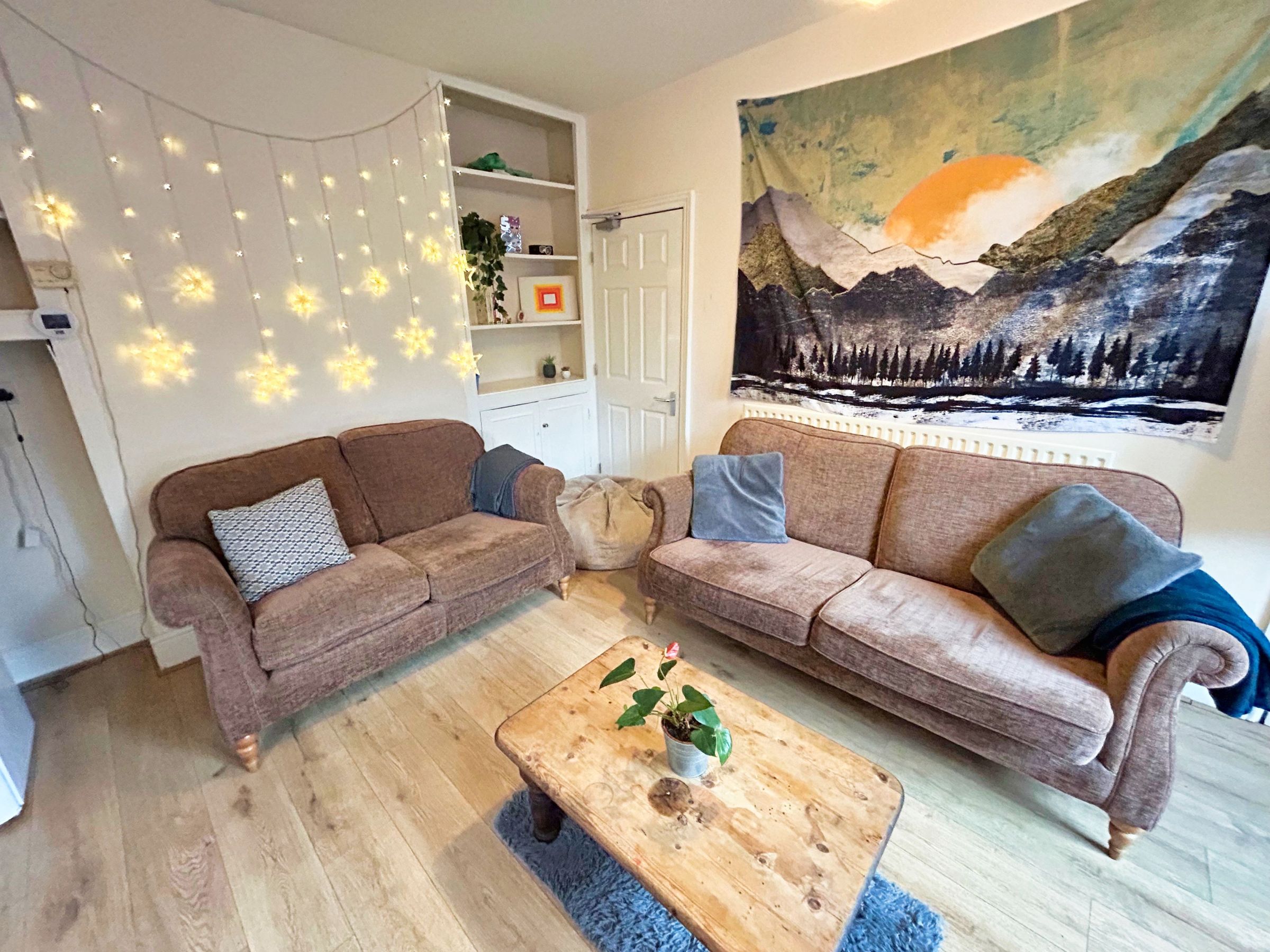 Room Harefield Road in Sheffield