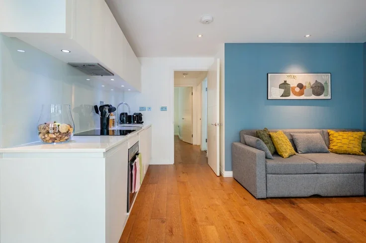 Flat Shelton Street in Greater London