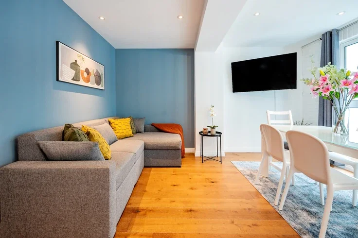 Flat Shelton Street in Greater London