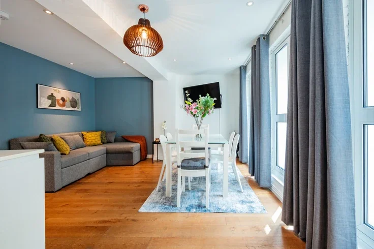 Flat Shelton Street in Greater London