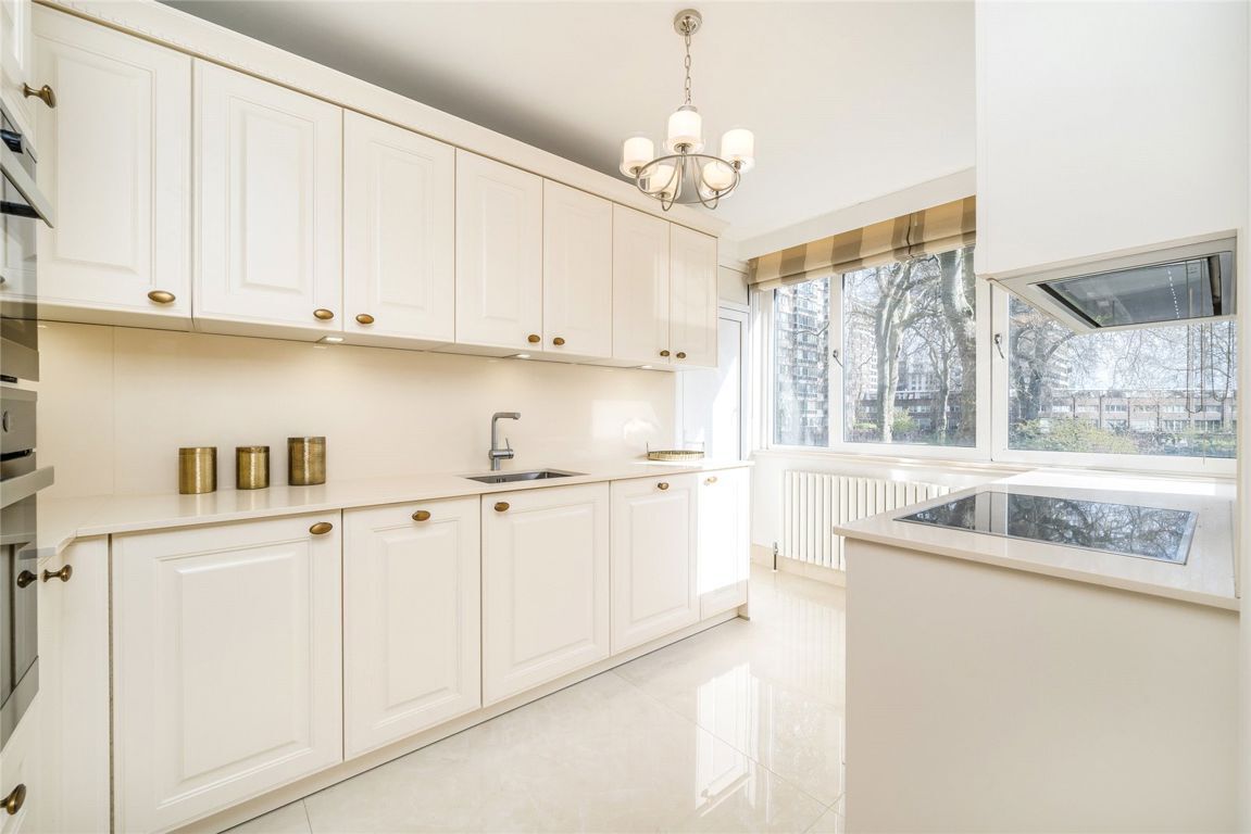 Flat Hyde Park Crescent in City of Westminster