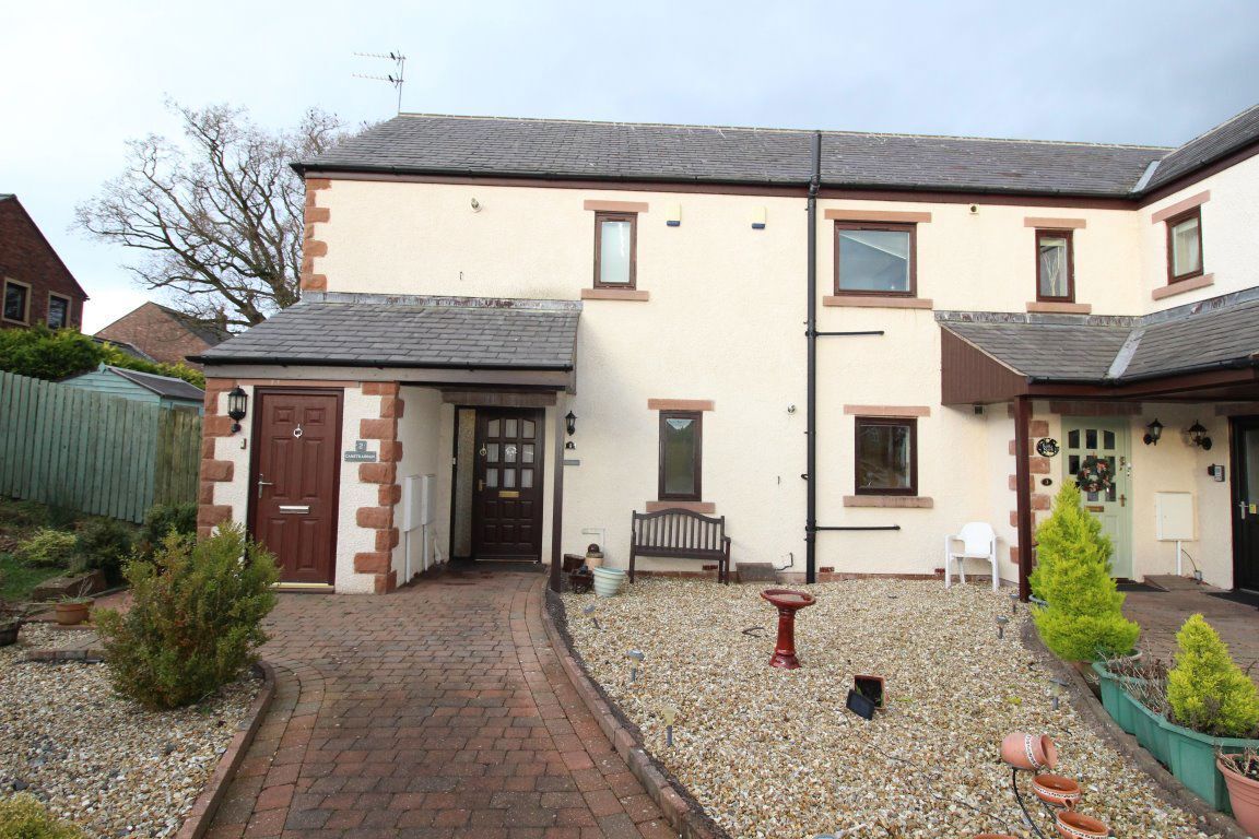 Flat Holme Farm Court in Cumwhinton