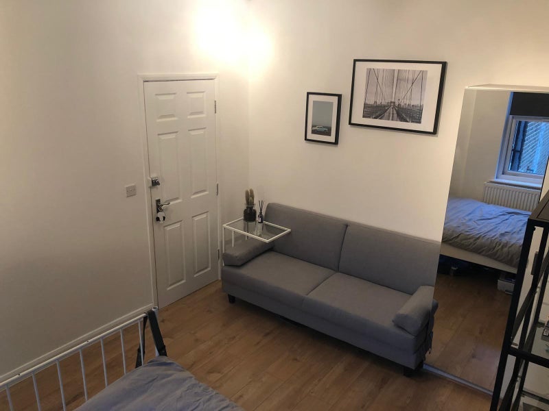 Room Owenite Street in Greater London