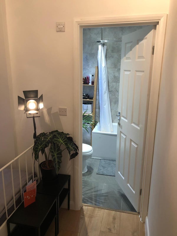 Room Owenite Street in Greater London