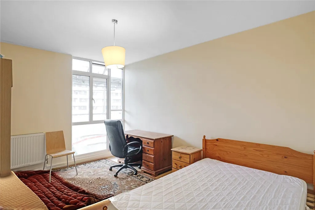 Flat Cleveland Gardens in City of Westminster