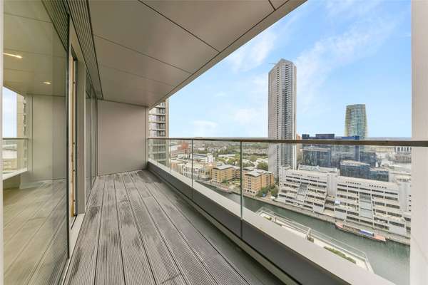 Flat Park Drive in Greater London