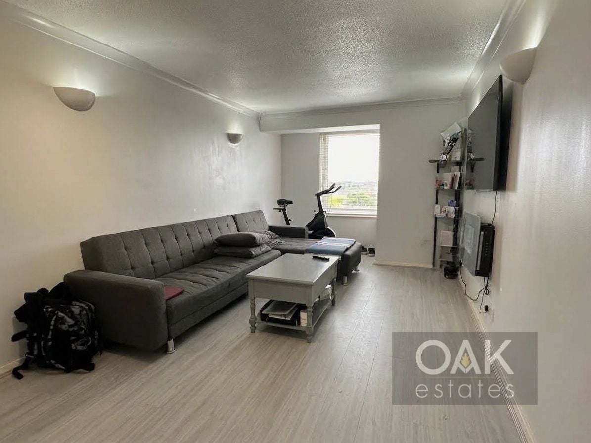 Flat Eleanor Way in Waltham Cross