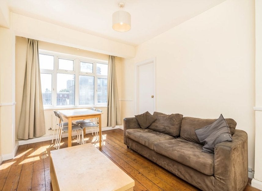 Flat Summercourt Road in Greater London