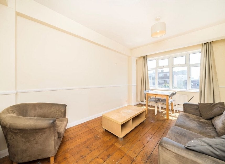 Flat Summercourt Road in Greater London