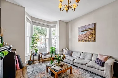 Flat Cotleigh Road in Greater London