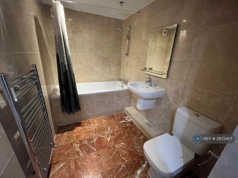 Flat Concorde Close in Greater London