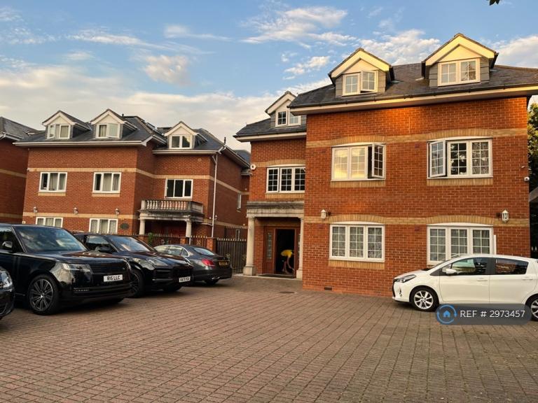Flat Concorde Close in Greater London