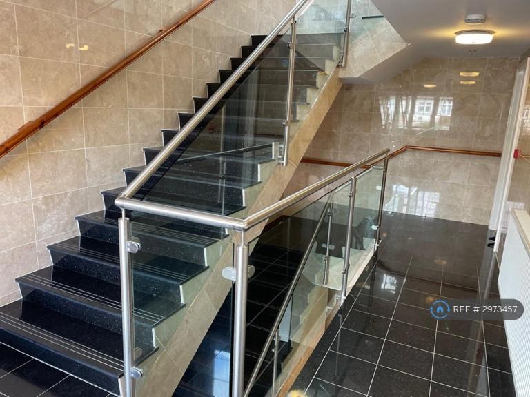 Flat Concorde Close in Greater London
