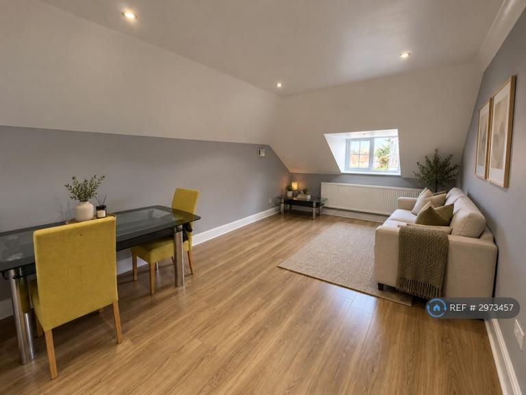 Flat Concorde Close in Greater London