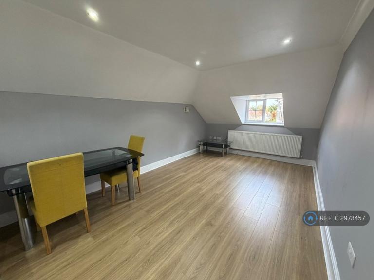 Flat Concorde Close in Greater London