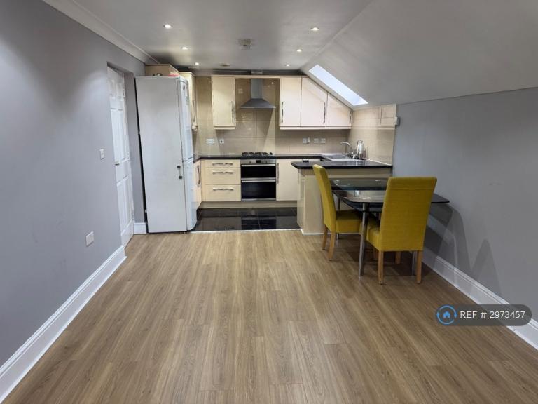 Flat Concorde Close in Greater London