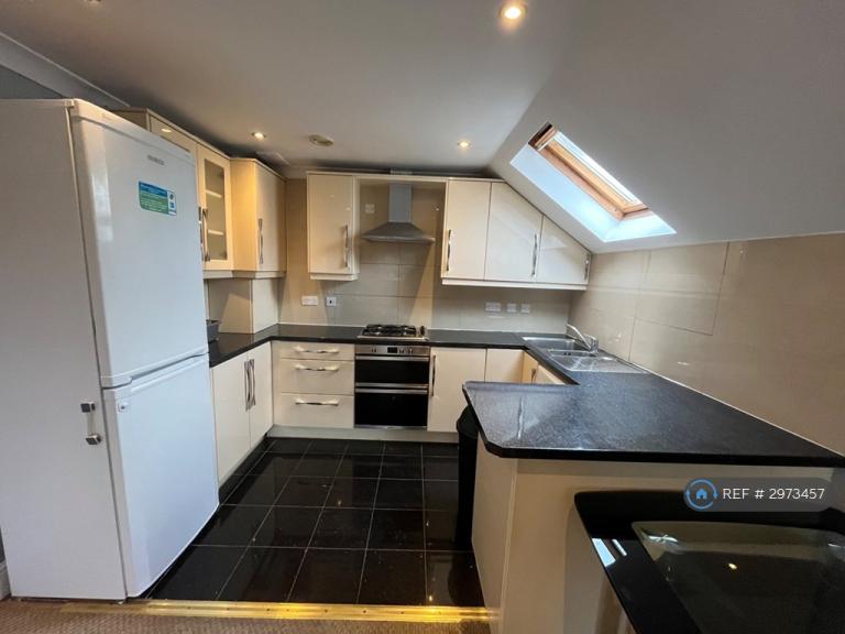 Flat Concorde Close in Greater London