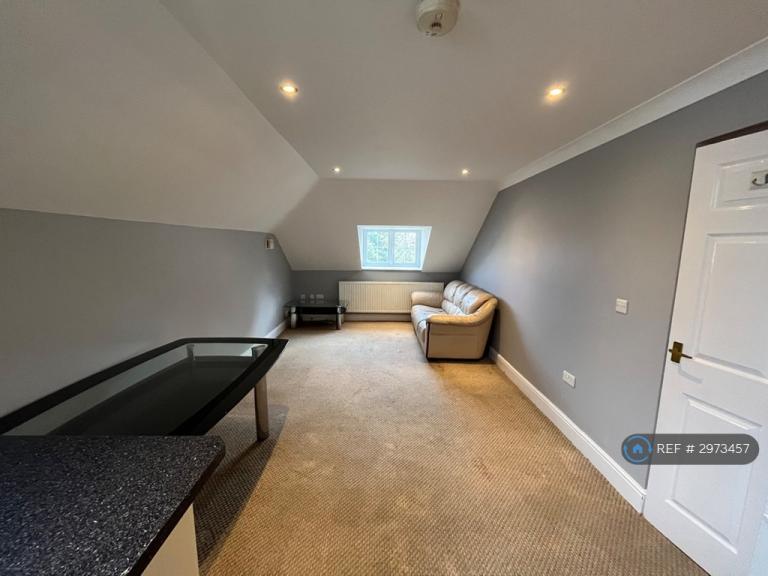 Flat Concorde Close in Greater London