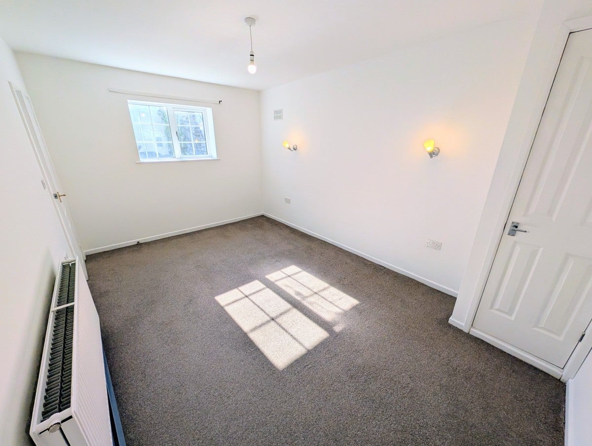 Flat Malpas Road in Newport