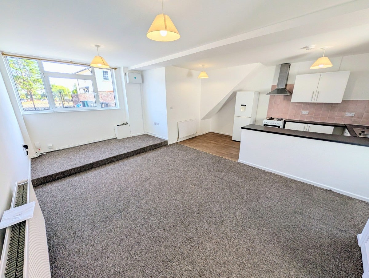 Flat Malpas Road in Newport