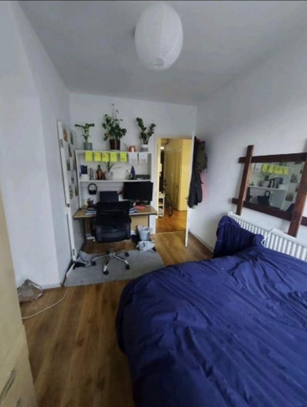 Room Law Street in Greater London